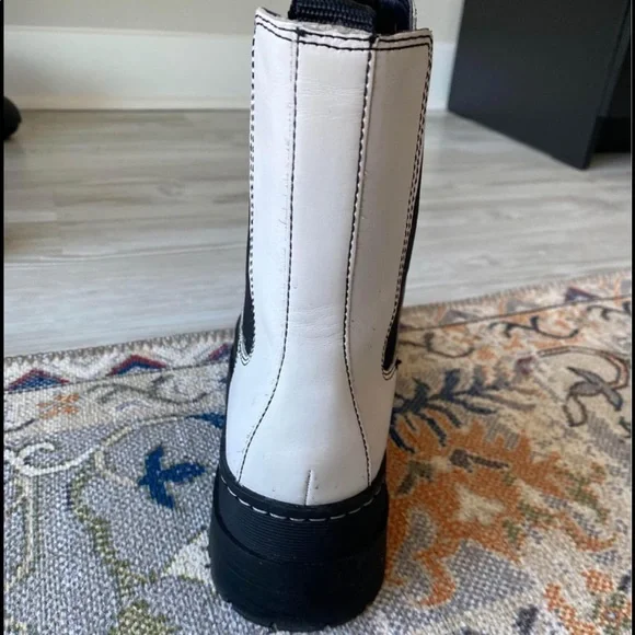 Women’s 8.5 Marc fisher White Platform Boots - Picture 6 of 10